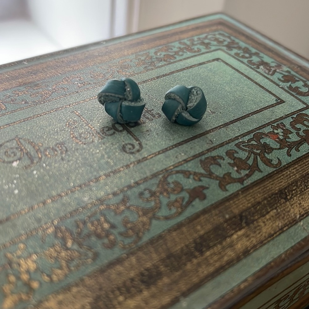 ✨Rux Leather knotted Turquoise Studs